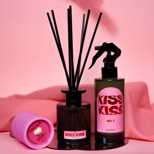 zestaw-prezentowy-rytual-koha-kiss-kiss-swieca-sojowa-zapachowa-gips-polimerowy-handmade-dyfuzor-zapachowy-perfumy-rekodzielo-gdansk.jpg